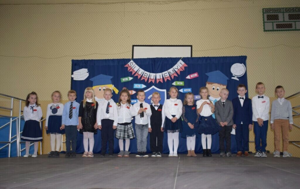 Zdjęcie grupowe pierwszoklasistów